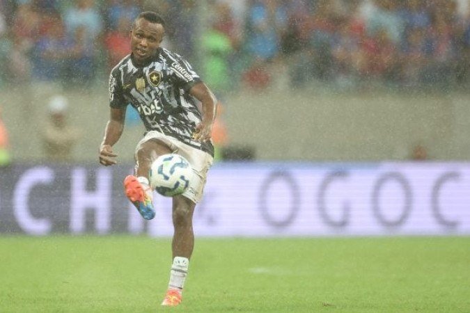 NATHAN - Não conseguiu se encontrar em campo. Buscou a velocidade, mas não deu prosseguimento às jogadas - NOTA: 5,0 - Foto: Vitor Silva/Botafogo