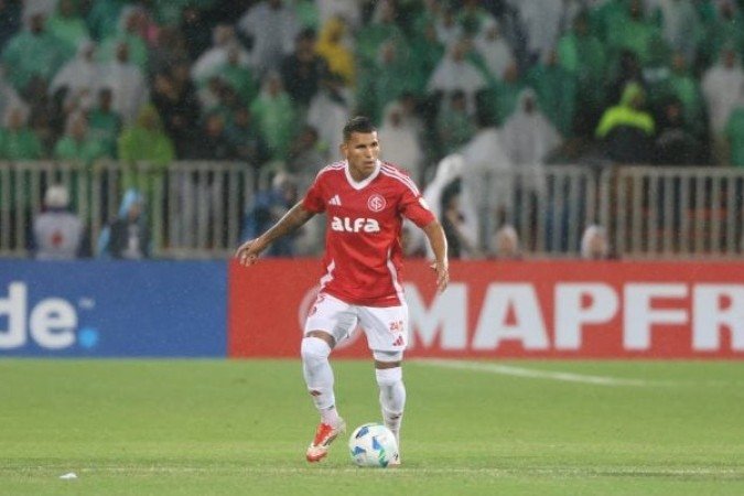 AGUIRRE - Vacilou na marcação ao não acompanhar Serna no primeiro gol do adversário. NOTA: 4,0. Foto: Ricardo Duarte/Internacional