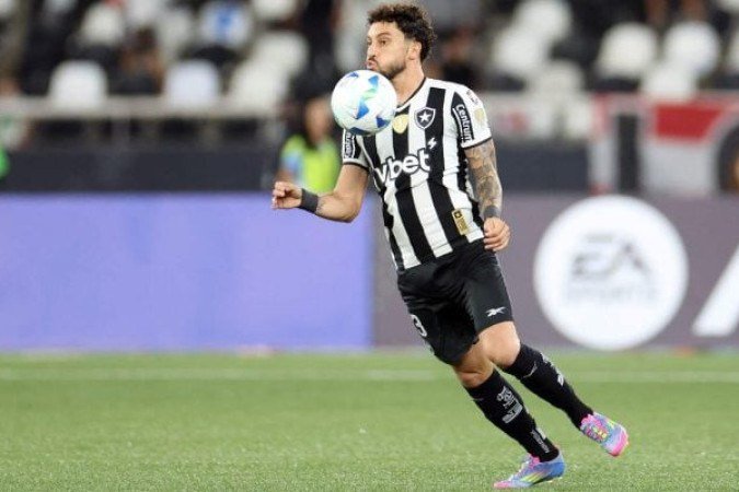 TELLES - Acreditou em todas as bolas e chegou chutando no primeiro ataque do Botafogo. Na defesa, portou-se bem, evitando alguns cruzamentos do Santos. Cedeu a vaga a Ponte na etapa final - NOTA: 6,0 - Foto: Vitor Silva/Botafogo 