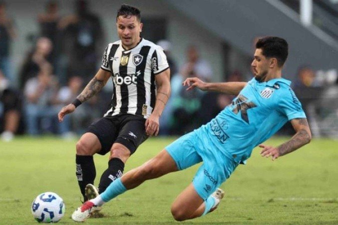 João Basso, do Santos, em jogada com Artur, do Botafogo - (crédito: Foto: Vítor Silva / Botafogo) João Basso, do Santos, em jogada com Artur, do Botafogo - (crédito: Foto: Vítor Silva / Botafogo)