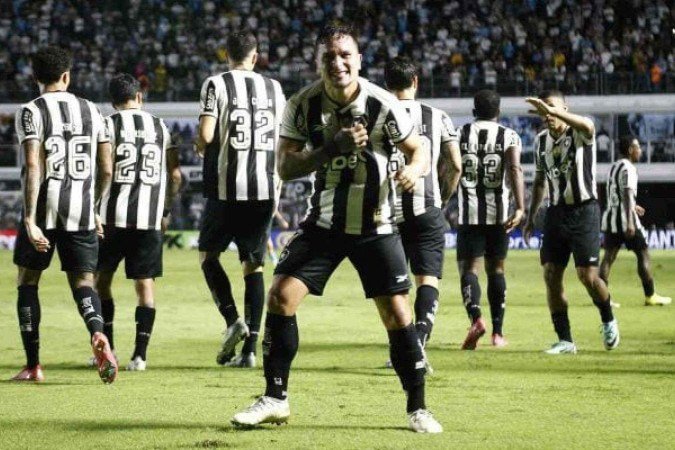Artur comemora o tento anotado na vitória por 1 a 0 do Botafogo sobre o Santos - (crédito: Foto: Vítor Silva / Botafogo) Artur comemora o tento anotado na vitória por 1 a 0 do Botafogo sobre o Santos - (crédito: Foto: Vítor Silva / Botafogo)
