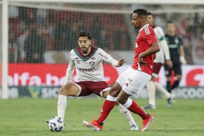 NONATO - Trouxe dinamismo ao setor de meio de campo ao controlar a bola e distribuir, com bons passes e boa visÃ£o de jogo. NOTA: 6,5. Foto: Lucas MerÃ§on/Fluminense