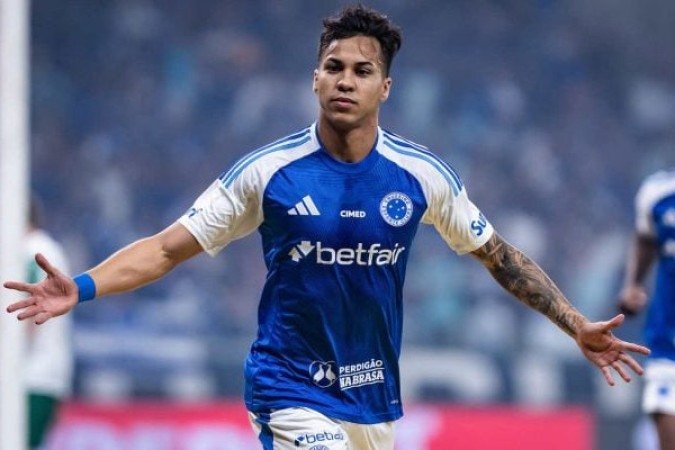 KAIO JORGE – Letal. Antes dos quatro minutos, marcou dois gols de puro oportunismo em bolas paradas, se antecipando aos marcadores. E seguiu se movimentando muito e levando a defesa do Palmeiras ao desespero. Cansou e saiu na metade final do segundo tempo, dando vaga a Gabigol. NOTA 8,5 Foto: Gustavo Aleixo/Cruzeiro