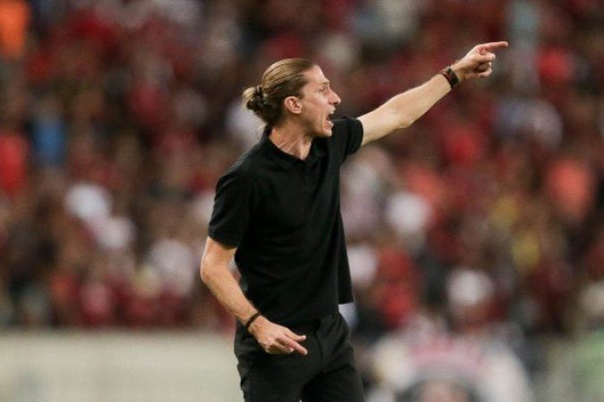 FILIPE LUÃS: Sustentou a decisÃ£o de mesclar o time com uma estratÃ©gia muito bem estruturada do inÃ­cio ao fim. NOTA: 7,5