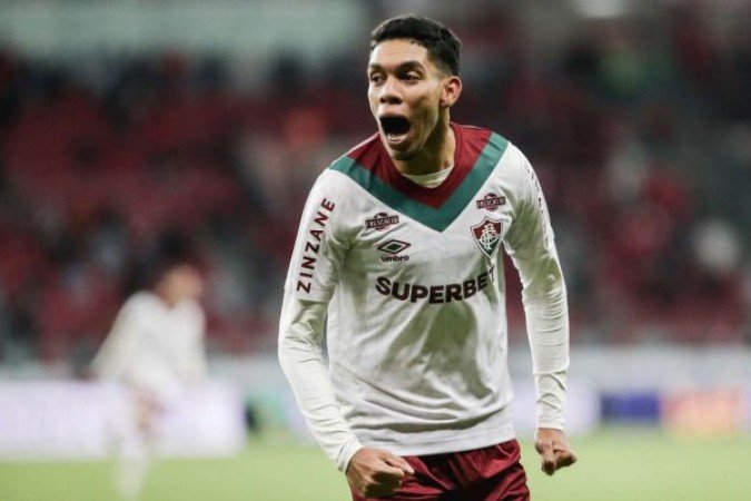 PAULO BAYA - Entrou no segundo tempo para ser válvula de escape em contra-ataque e marcou um gol ao arriscar de longe. NOTA: 7,0. Foto: Lucas Merçon/Fluminense