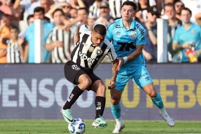 ALLAN - NÃ£o teve um bom diÃ¡logo com Artur quando tentou sair pelo lado direito, em um contra-ataque. Marcou, correu, se esforÃ§ou, mas esteve abaixo da Ãºltima exibiÃ§Ã£o. Saiu, assim, na segunda etapa, para a entrada de Santi - NOTA: 5,5 - Foto: Vitor Silva/Botafogo