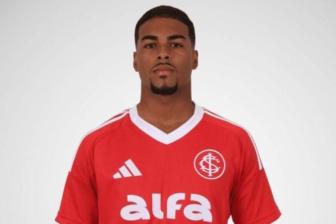 GUSTAVO PRADO - Entrou na volta do intervalo e pouco apareceu, sendo também improdutivo. NOTA: 4,5. Foto: Divulgação / Internacional