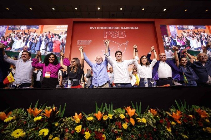Na mesa do PSB, Hugo Motta, Janja, Lula, João Campos, Tabata Amaral e Geraldo e Lu Alckmin - (crédito: Rodolfo Loepert/Divulgação) Na mesa do PSB, Hugo Motta, Janja, Lula, João Campos, Tabata Amaral e Geraldo e Lu Alckmin - (crédito: Rodolfo Loepert/Divulgação)