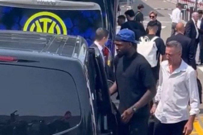 Inter desembarcou em silêncio no Aeroporto Internacional de Malpensa - (crédito: Reprodução de Vídeo) Inter desembarcou em silêncio no Aeroporto Internacional de Malpensa - (crédito: Reprodução de Vídeo)