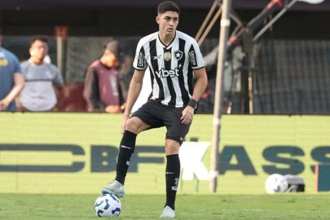 JAIR - Deixou Neymar passar como quis e assustou a torcida visitante em algumas saídas de bola. Na etapa final, teve um desempenho mais consistente, não brincando em serviço - NOTA: 6,5 - Foto: Vitor Silva/Botafogo