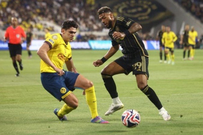 Bouanga (na foto de preto diante da marcação de Reyes,do América) é o destaque do Los Angeles, rival do Fla no Mundial - (crédito: Foto: Jessie Alcheh/Getty Images) Bouanga (na foto de preto diante da marcação de Reyes,do América) é o destaque do Los Angeles, rival do Fla no Mundial - (crédito: Foto: Jessie Alcheh/Getty Images)