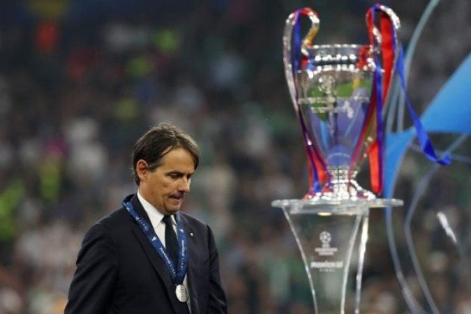 Inzaghi, deixa o campo cabisbaixo após ver a sua Inter de Milão perder a final para o PSG por 5 a 0 -  (crédito: Foto:  Carl Recine/Getty Images)