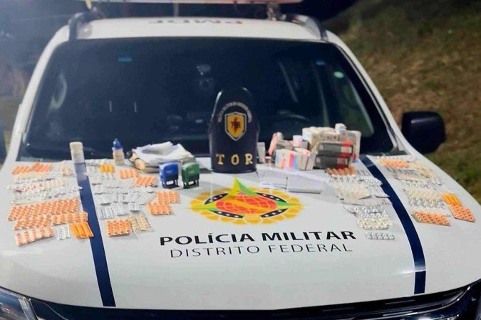 O falso médico já possuía antecedentes criminais por porte ilegal de arma de fogo - (crédito: PMDF) O falso médico já possuía antecedentes criminais por porte ilegal de arma de fogo - (crédito: PMDF)