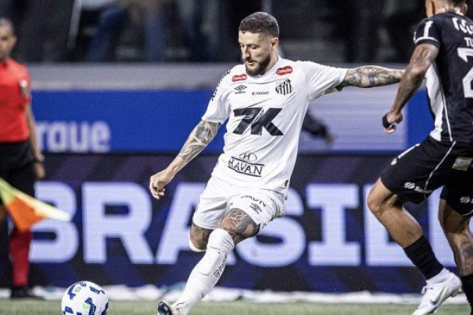 ZÉ RAFAEL – O melhor do Santos, com muitos desarmes e iniciando os ataques com eficácia. Estreou há pouco e se sente em casa. NOTA 7,0. Foto: Raul Baretta/ Santos FC