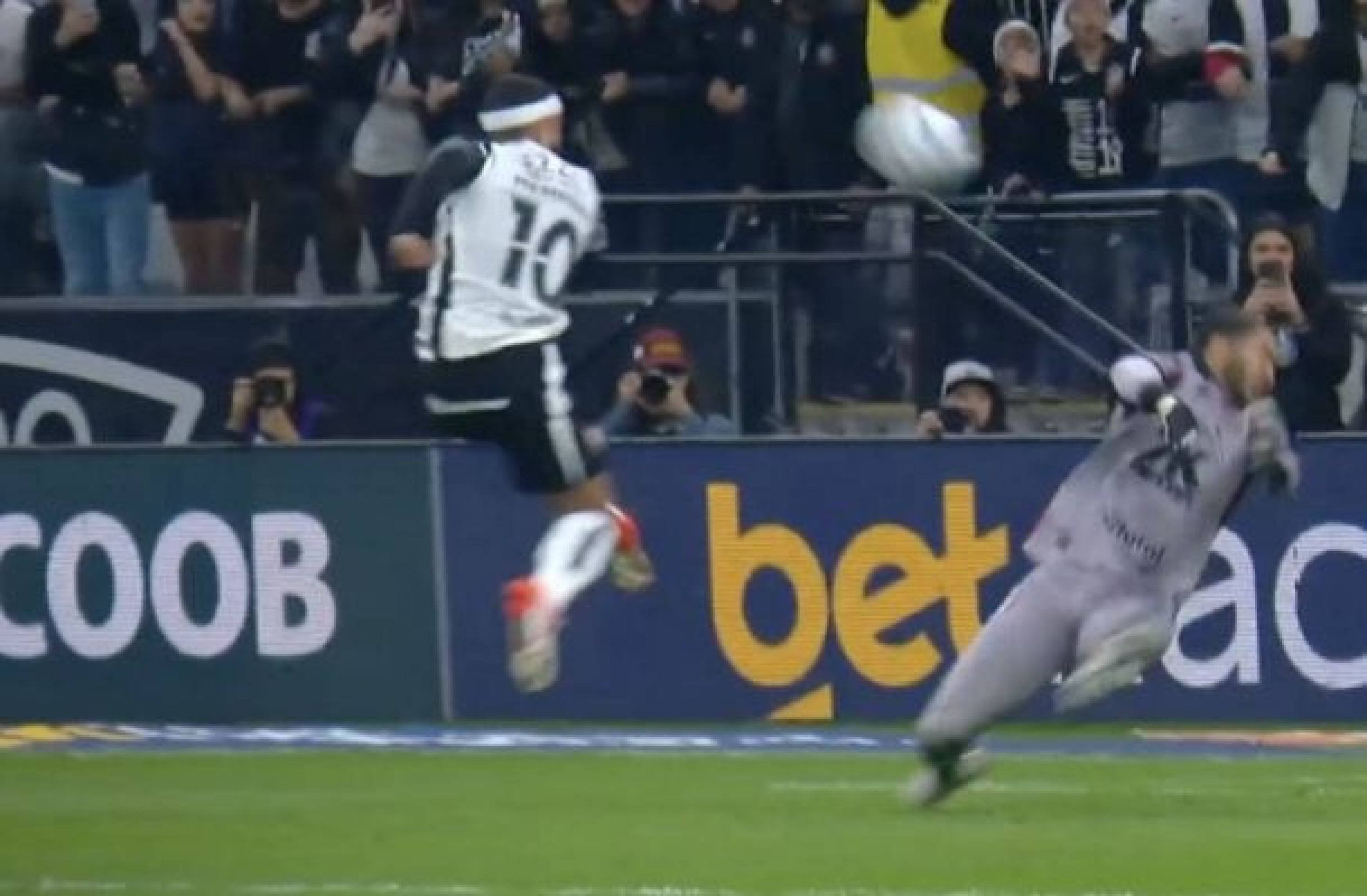 Corinthians pressiona, mas fica no empate com o Vitória sob protestos da torcida
