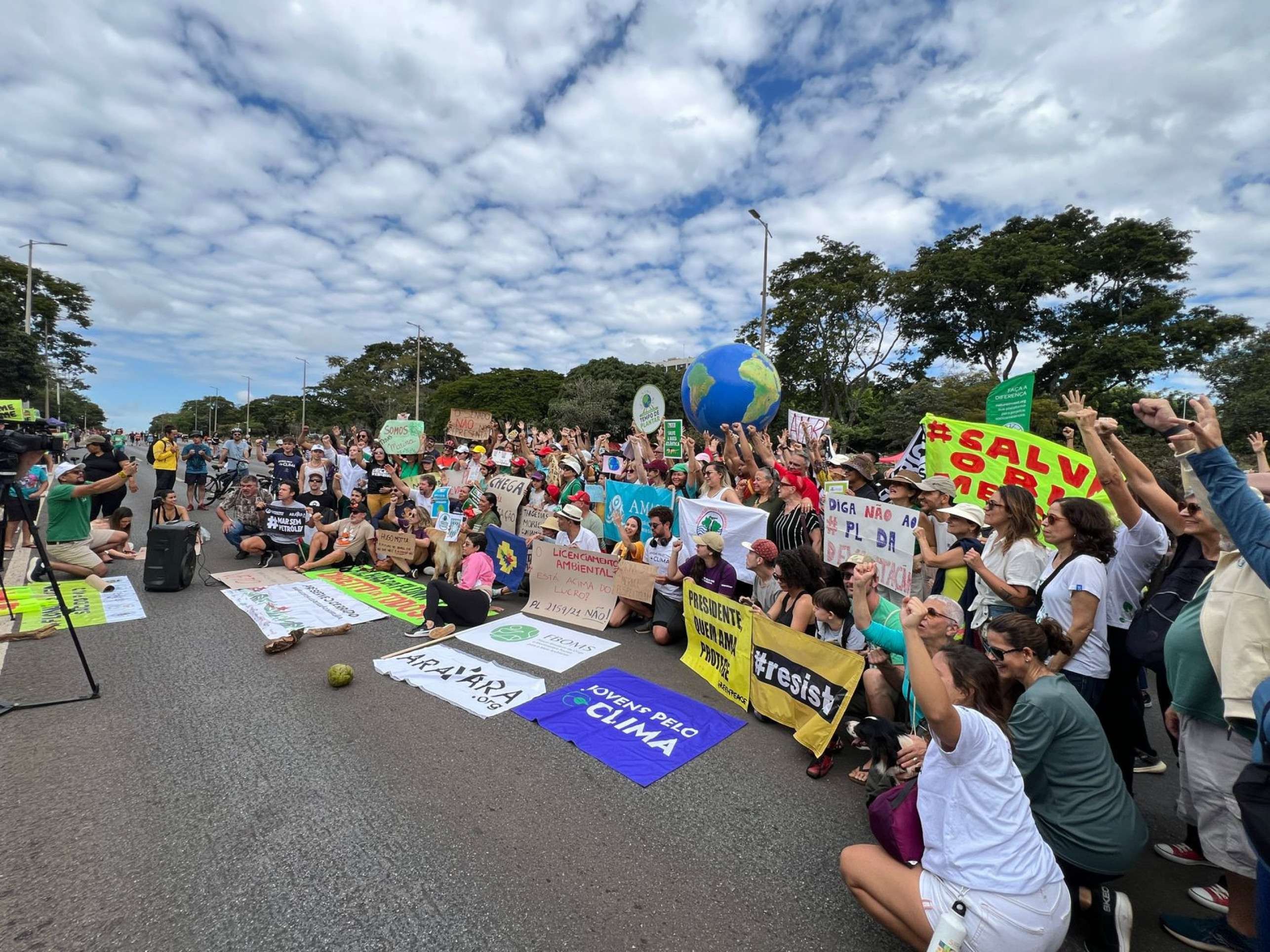 Ato contra o PL da Devastação reúne manifestantes por todo o país