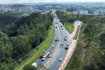 Prefeitura prevê a construção de dois viadutos e o recapeamento completo do Anel Rodoviário -  (crédito: Leandro Couri/EM/D.A Press)