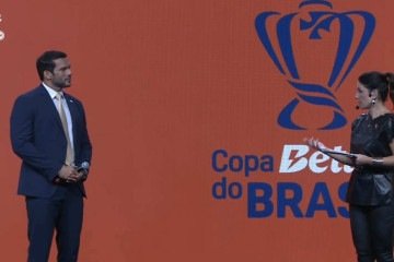 O presidente da CBF, Samir Xaud, fez um discurso antes do sorteio das oitavas da Copa do Brasil -  (crédito: Reprodução/YouTube)
