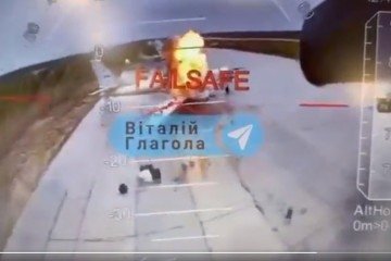 e atinge aviões estratégicos da Rússia, na Sibéria, provocando bilhões de dólares em prejuízos 