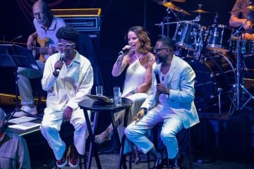 Neste sábado, nos palcos do Ulysses Guimarães, Lu Carvalho e a dupla Prettos apresentam releituras de sucessos que ficaram conhecidos
na voz de Beth Carvalho
- (crédito: Ricardo Nunes) Neste sábado, nos palcos do Ulysses Guimarães, Lu Carvalho e a dupla Prettos apresentam releituras de sucessos que ficaram conhecidos
na voz de Beth Carvalho
- (crédito: Ricardo Nunes)