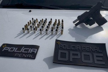 O homem foi encontrado com uma pistola calibre .380 com um carregador e 48 munições. -  (crédito: Polícia Penal)