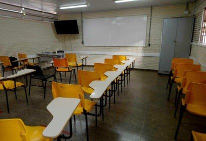 Mesmo com as salas vazias, a escola seguiu de portas abertas para os alunos.  -  (crédito: Ed.Alves CB/DAPress)