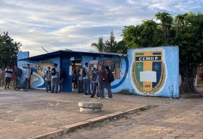 Colégio Cívico-Militar (CED 7), em Ceilândia, amanheceu com as portas abertas -  (crédito: Davi Cruz/CB/D.A Press)