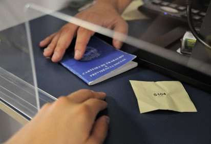 Interessados devem cadastrar o currículo no aplicativo da Carteira de Trabalho Digital ou ir a uma das 14 agências do trabalhador, das 8h às 17h, durante a semana -  (crédito: Agência Brasília) -Interessados devem cadastrar o currículo no aplicativo da Carteira de Trabalho Digital ou ir a uma das 14 agências do trabalhador, das 8h às 17h, durante a semana -  (crédito: Agência Brasília)