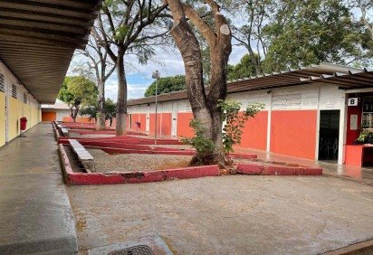 Centro de Ensino Médio Asa Branca (CEMAB), em Taguatinga, funciona com 90% de adesão a greve -  (crédito: Davi Cruz)