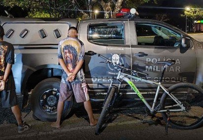 Assaltantes tentavam roubar uma bicicleta avaliada em R$ 3 mil -  (crédito: PMGO/Divulgação) -Assaltantes tentavam roubar uma bicicleta avaliada em R$ 3 mil -  (crédito: PMGO/Divulgação)