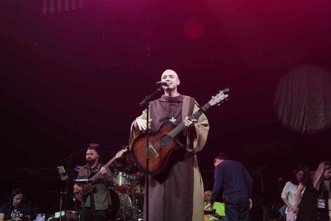 Frei Gilson reúne mais de 10 mil fiéis em evento nos EUA