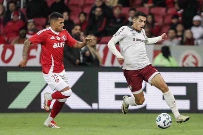 Serna em ação com a camisa do Fluminense no triunfo sobre o Internacional - (crédito: - Foto: Lucas Merçon/Fluminense) Serna em ação com a camisa do Fluminense no triunfo sobre o Internacional - (crédito: - Foto: Lucas Merçon/Fluminense)