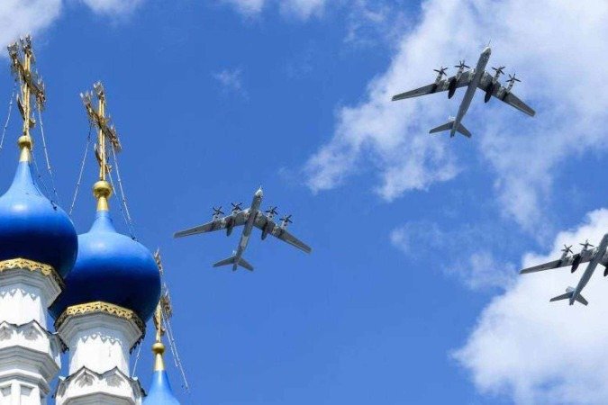 Zelensky classificou como 'brilhante' o ataque realizado por seus serviços de inteligência contra várias bases aéreas na Rússia - (crédito: Getty Images) Zelensky classificou como 'brilhante' o ataque realizado por seus serviços de inteligência contra várias bases aéreas na Rússia - (crédito: Getty Images)