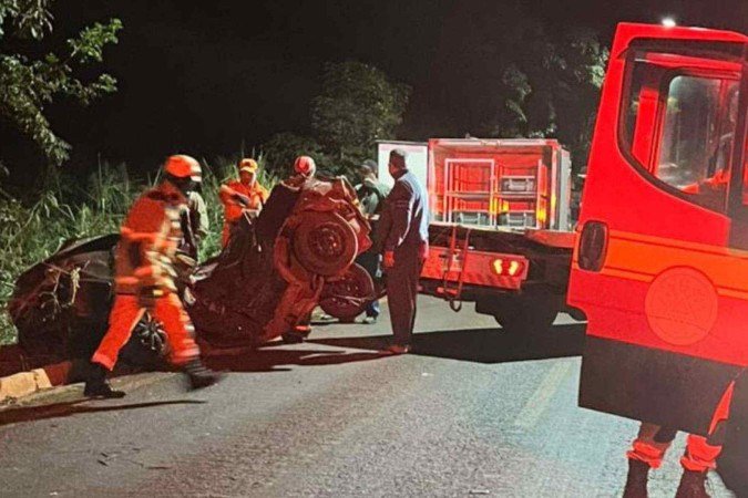 Os jovens saíam de um local de lazer quando foram vítimas do acidente - (crédito: Divulgação/CBMMG) Os jovens saíam de um local de lazer quando foram vítimas do acidente - (crédito: Divulgação/CBMMG)