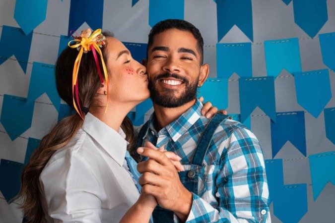 Simpatias podem ajudar a trazer o amor durante o mês junino (Imagem: Vergani Fotografia | Shutterstock) - (crédito: EdiCase) Simpatias podem ajudar a trazer o amor durante o mês junino (Imagem: Vergani Fotografia | Shutterstock) - (crédito: EdiCase)