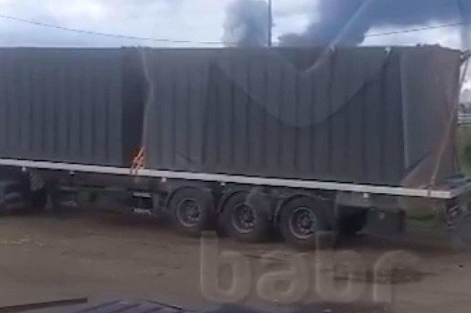 Carregado com explosivos, drone 