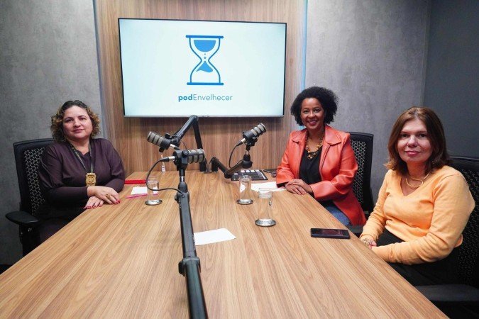 02/06/2025. Guilherme Felix CB/DA Press. Pod envelhecer. A convidada é a delegada Ângela Santos, da Decrin. Ela falará sobre crimes contra os idosos.
Na bancada Sibele Negromonte e Carmen Souza. - (crédito: Guilherme Felix/CB/D.A Press) 02/06/2025. Guilherme Felix CB/DA Press. Pod envelhecer. A convidada é a delegada Ângela Santos, da Decrin. Ela falará sobre crimes contra os idosos.
Na bancada Sibele Negromonte e Carmen Souza. - (crédito: Guilherme Felix/CB/D.A Press)