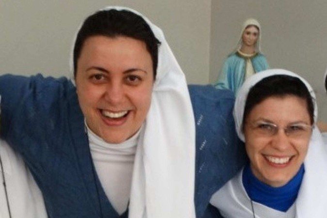 Freiras Marisa e Marizele ganharam a internet ao cantarem e dançarem em programa católico - (crédito: Divulgação) Freiras Marisa e Marizele ganharam a internet ao cantarem e dançarem em programa católico - (crédito: Divulgação)