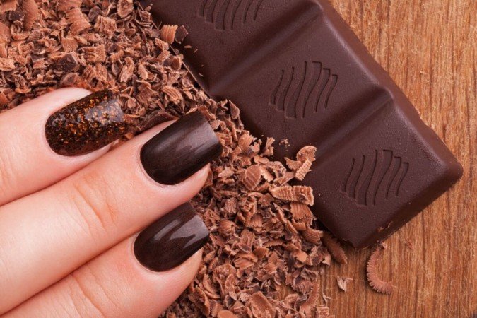 Marrons, vinhos e vermelhos ganham destaque nas unhas (Imagem: Sergey Golenko | Shutterstock) -  (crédito: EdiCase)