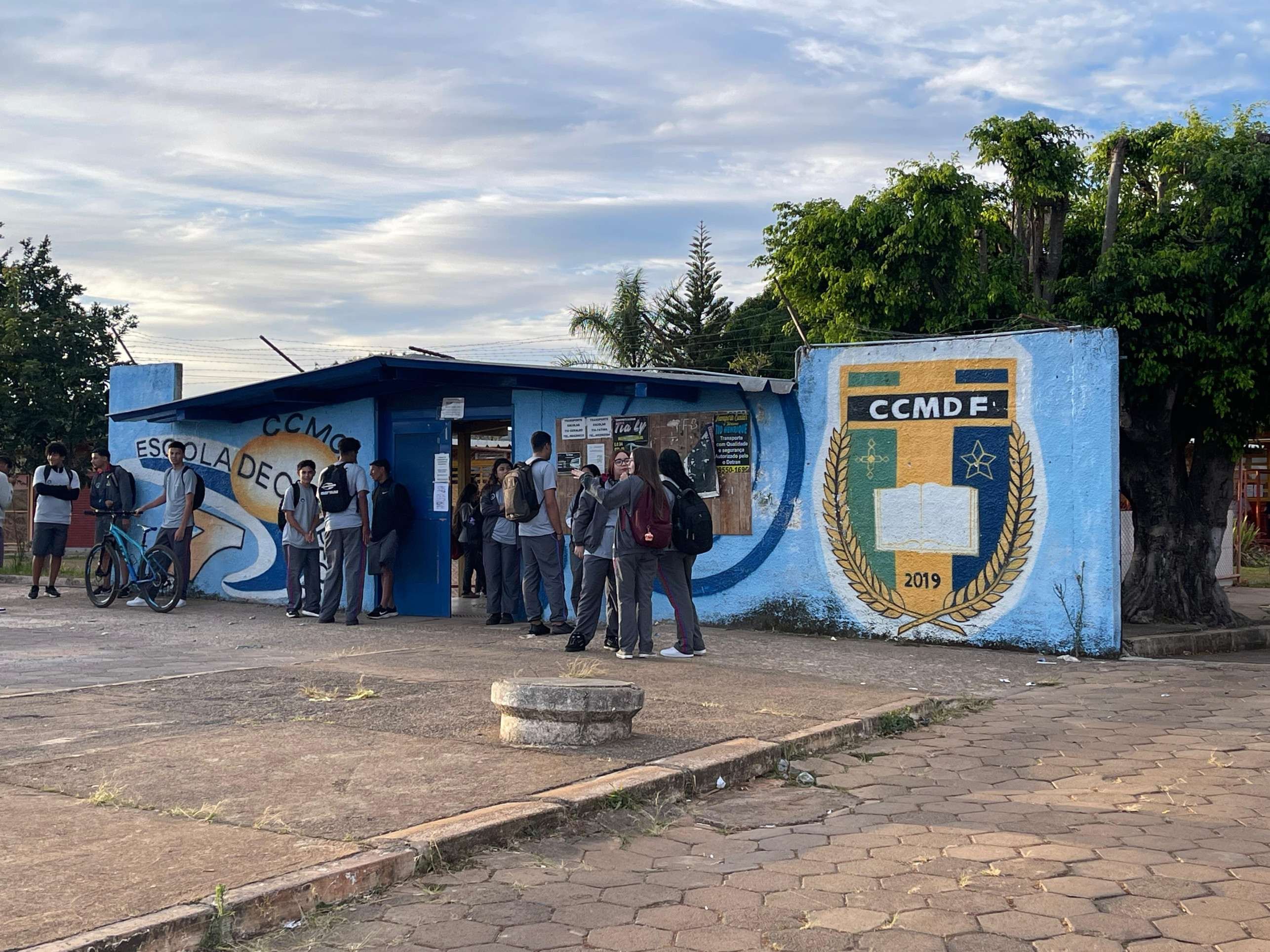 O Colégio Cívico-Militar (CED 7), em Ceilândia, amanheceu com as portas abertas nesta segunda-feira (2/5). Alguns professores aderiram à paralisação, mas parte do corpo docente manteve o cronograma escolar