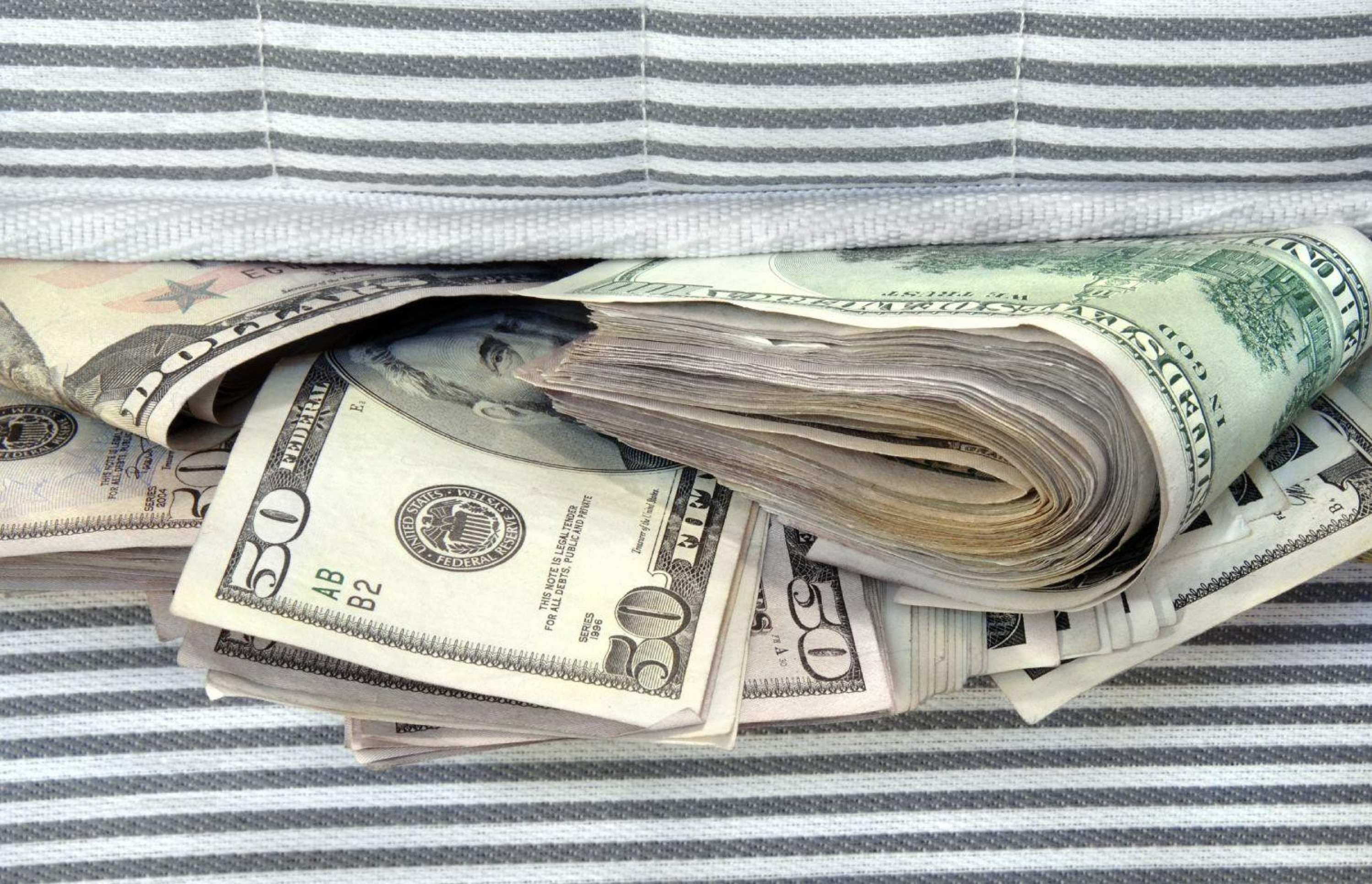 No início de 2002, milhares de argentinos bateram enfurecidos nas portas dos seus bancos, exigindo a retirada de suas economias -  (crédito: Getty Images)