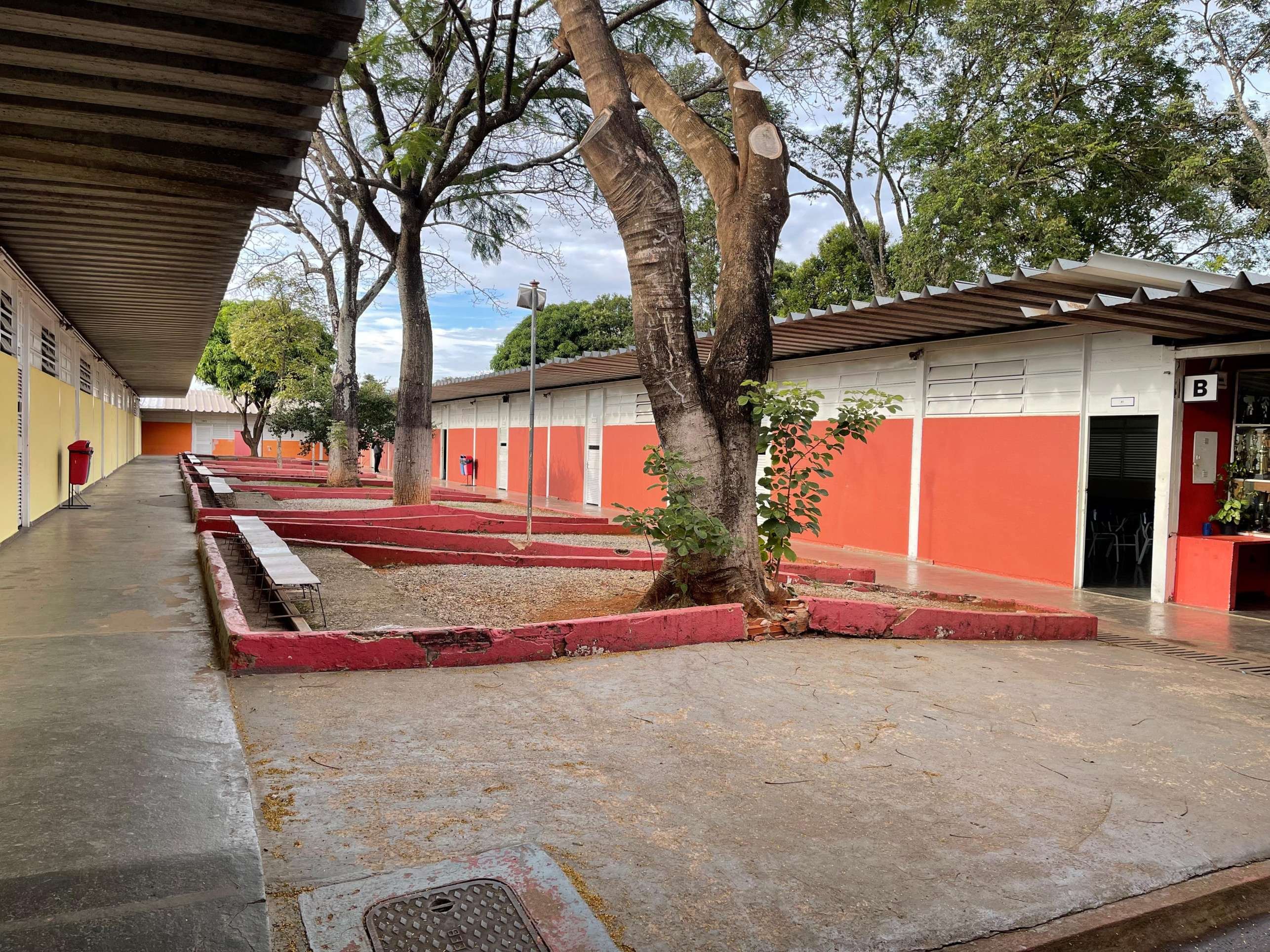 Mesmo com 90% de adesão à greve, o Centro de Ensino Médio Asa Branca permaneceu aberto e recebeu os alunos que compareceram
