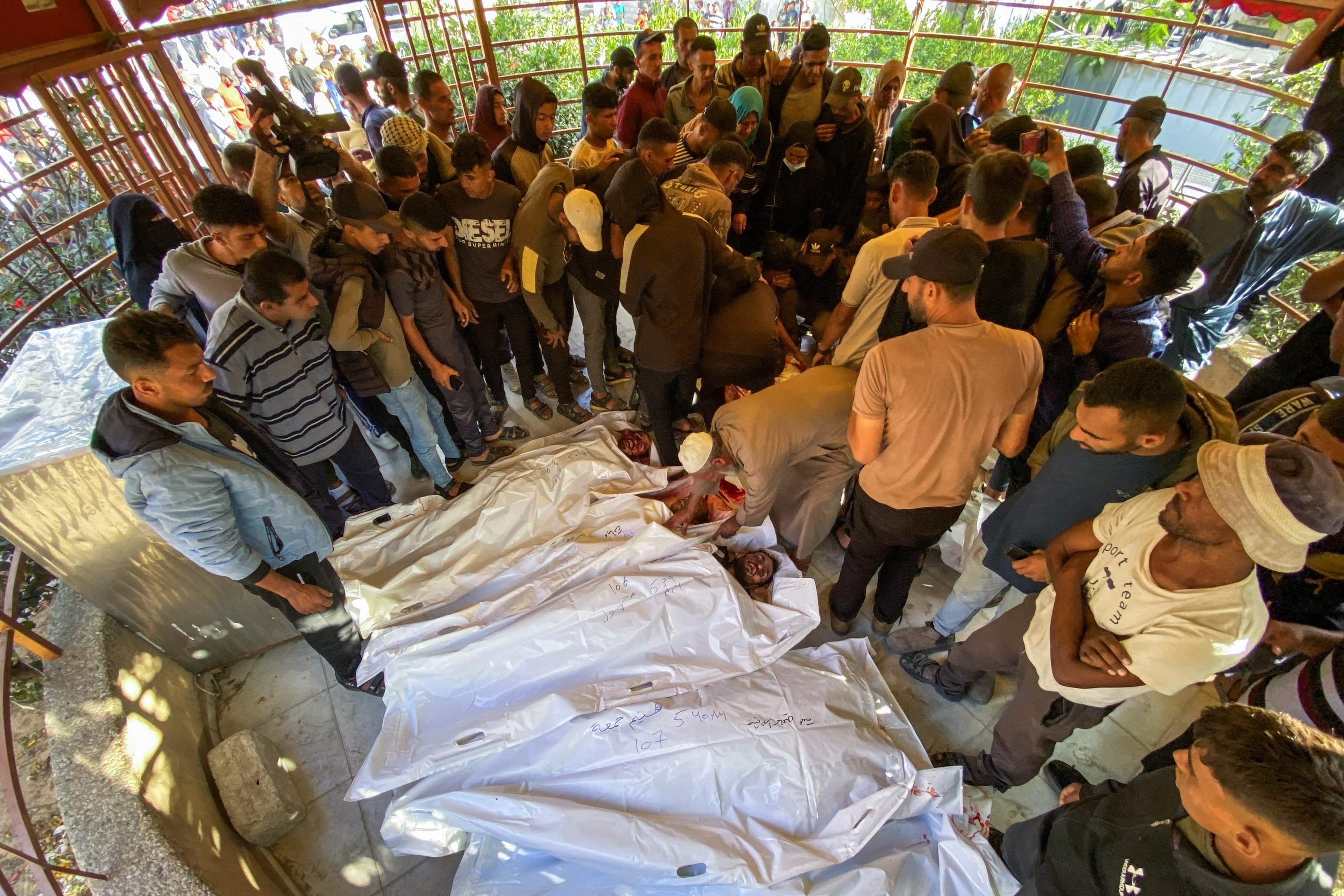 Faixa de Gaza: Israel mata 27 palestinos perto de centro de ajuda