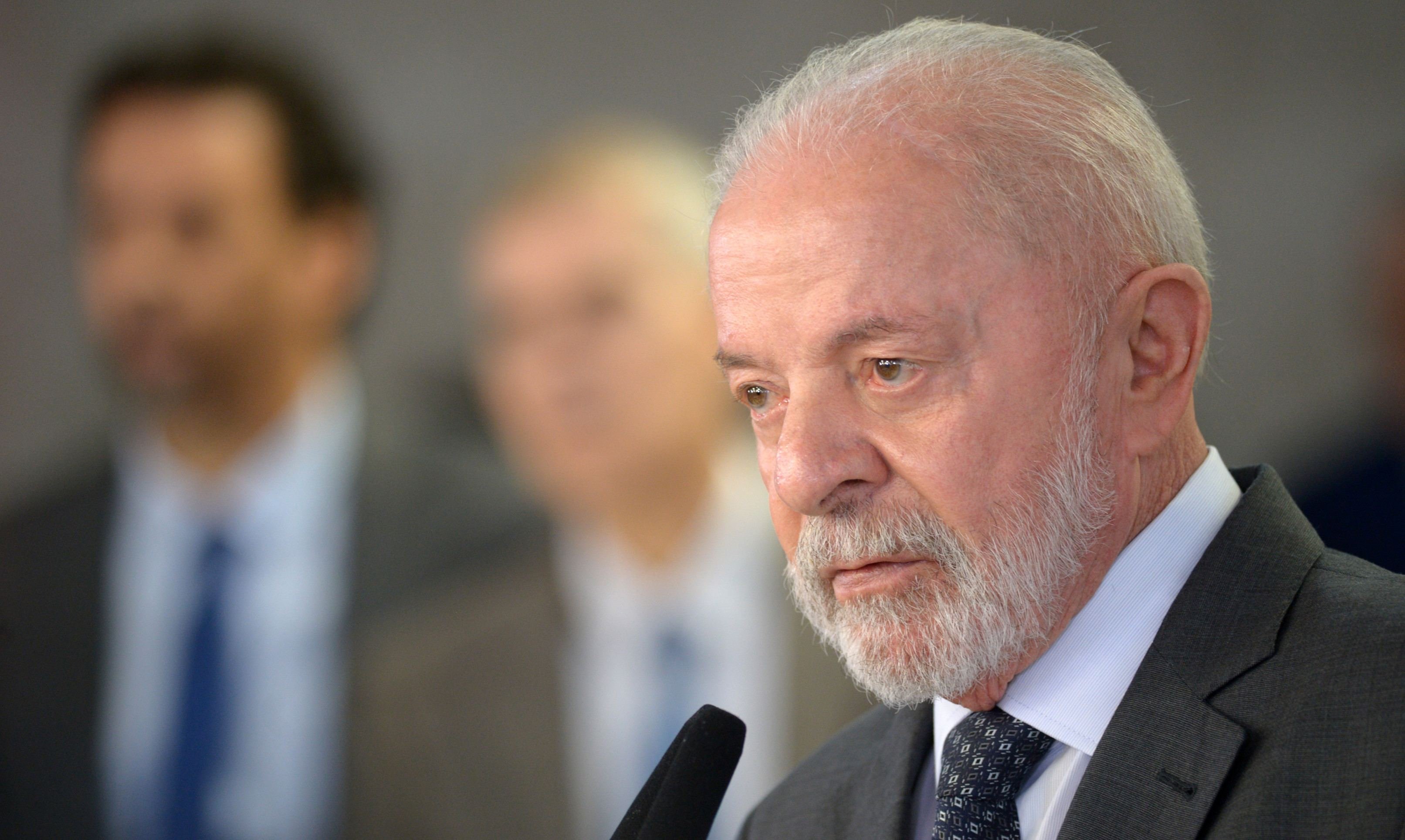Em visita à sede da Interpol, Lula silencia sobre Carla Zambelli
