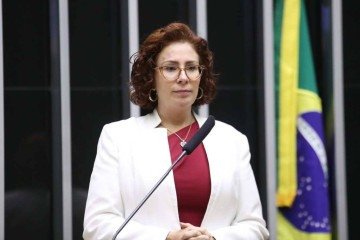 Com a inclusão na difusão da Interpol, Zambelli é considerada foragida pela Justiça. Os dados da parlamentar estão disponíveis para as polícias dos 196 países-membros da organização

 -  (crédito:  Zeca Ribeiro/Câmara dos Deputados)