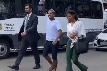 Mc Poze do Rodo deixa a prisão com multidão à sua espera -  (crédito: Reprodução/X)
