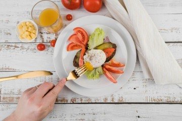 Os impactos são maiores nas pessoas que têm sobrepeso -  (crédito: Freepik)