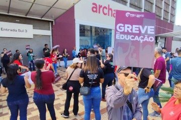 Segurança de shopping ID proíbem entrada durante manifestação
 -  (crédito: Ed Alves/CB/DA Press)