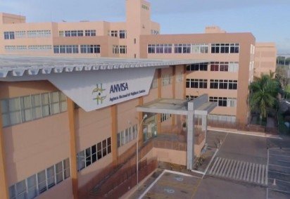 Em nota enviada ao g1, a Anvisa reforçou que 'apenas podem ser manipulados implantes hormonais contendo insumos farmacêuticos ativos (IFA) que já tiveram eficácia e segurança avaliadas pela Anvisa. Ou seja, medicamentos que tem ou já tiveram registro na Agência'. -  (crédito: reprodução/tv globo)