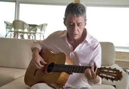 Em quase 60 anos de carreira, Chico Buarque lançou 37 álbuns de estúdio, além de mais de duas dezenas entre gravações ao vivo de shows e coletâneas. 

 -  (crédito: - Instagram @acervochicobuarque)